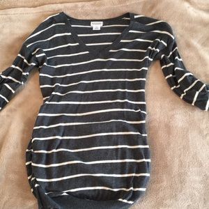 Motherhood maternity v neck sweater small